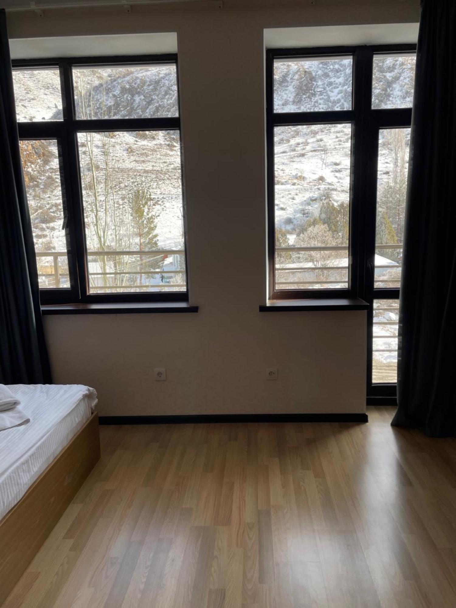 Issyk Ata Retreat Hotel Gorno-Serafimovka Bagian luar foto